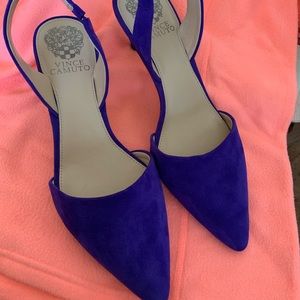 Vince Camuto -kolissa suede king back dress pumps